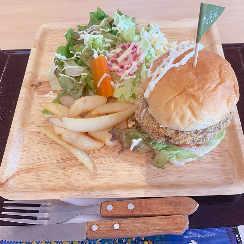 いたのてんけいこバーガーセットの写真